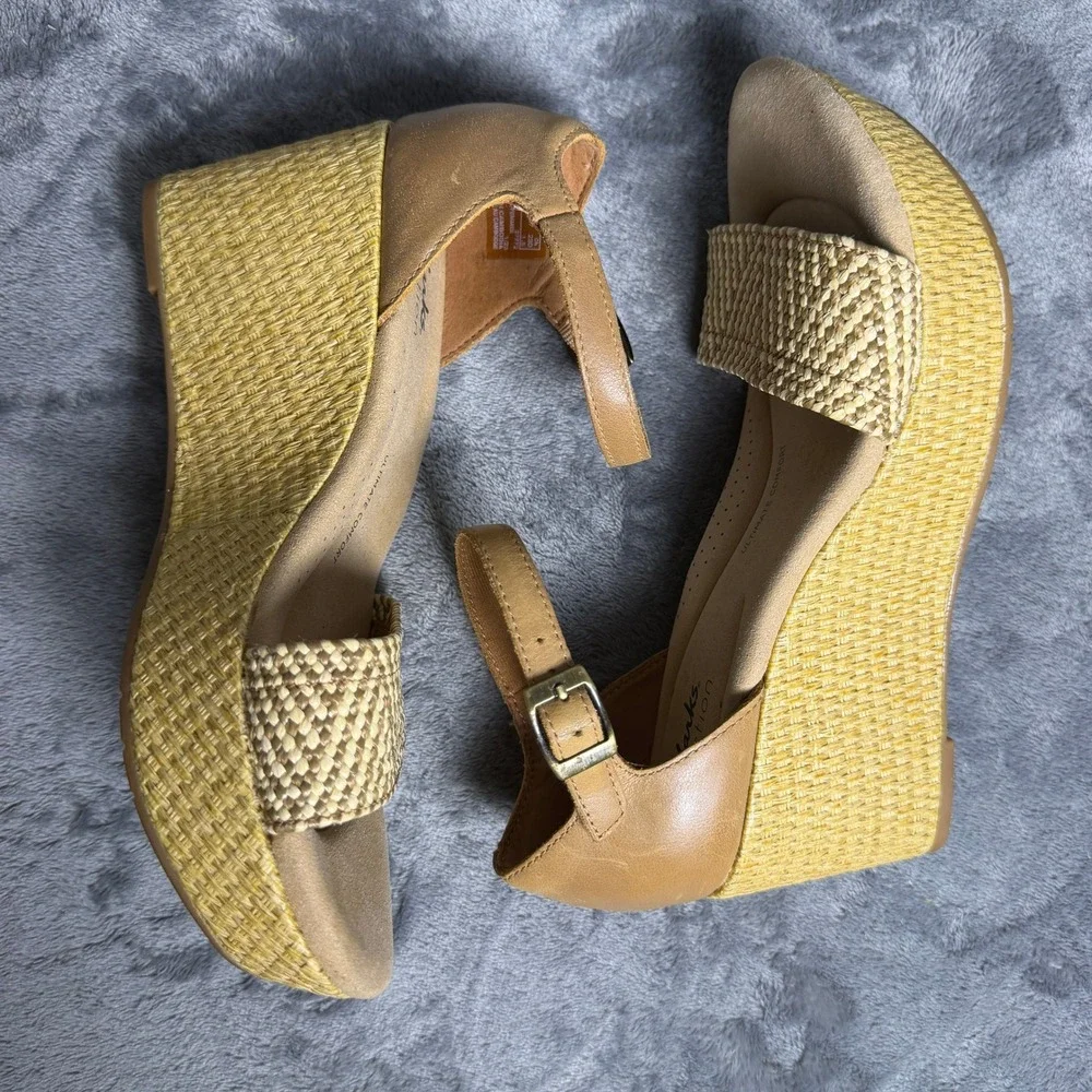 Clarks Womens 6.5 Tan Neutral Beige Straw Woven Platform Wedge Sandals